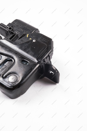 Замок двери багажника Renault Logan 2014- с электроприводом Renault