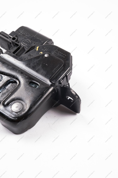 Замок двери багажника Renault Logan 2014- с электроприводом Renault