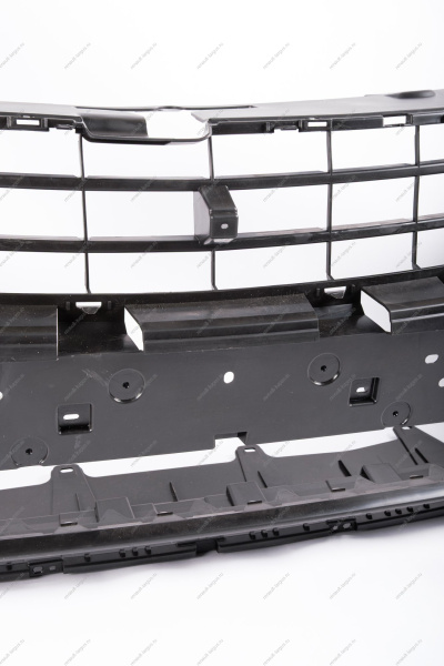 Бампер передний неокрашенный без отверстий под датчики системы парковки ( под покраску) LADA Vesta NG Lada