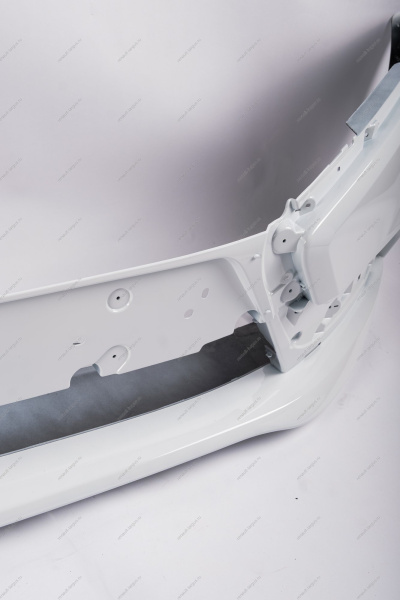 Бампер передний LADA Vesta Sedan/SW в цвет (без заглуш под букс крюк) 221Ледниковый (белый) Кампласт