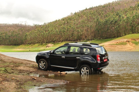 Крыло переднее левое RENAULT Duster крашеное Черная жемчужина 676 Api