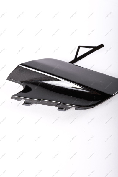 Крышка окна под переднюю буксирную проушину Lada Vesta SW Cross крашенная 676 Черная жемчужина (черный) Lada